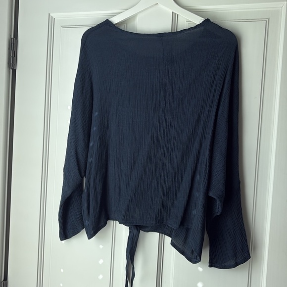 Blue Textured Women's Front Tie Top long sleeve large - Picture 6 of 6